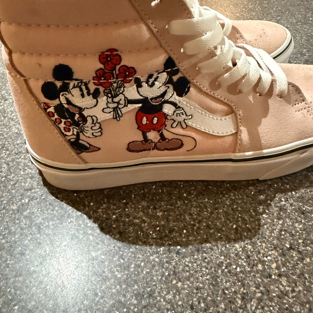 VANS Disney Women’s Sneakers - Pink and White